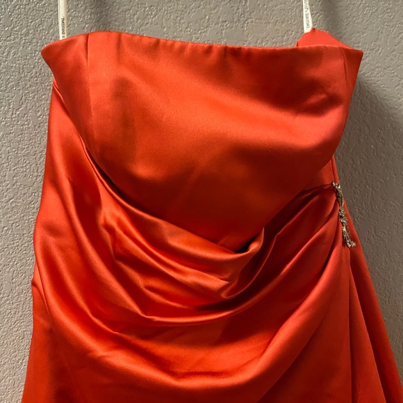 Beautiful dress - Picture 5 of 8